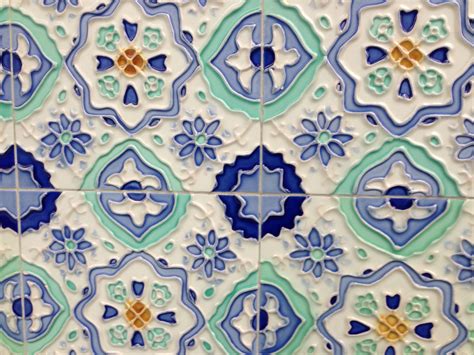 peranakan tile | Art nouveau tiles, Tile art, Vintage tile