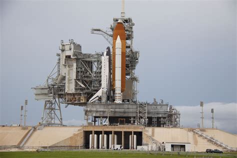 Space in Images - 2011 - 07 - Space shuttle Atlantis on Launch Pad 39A