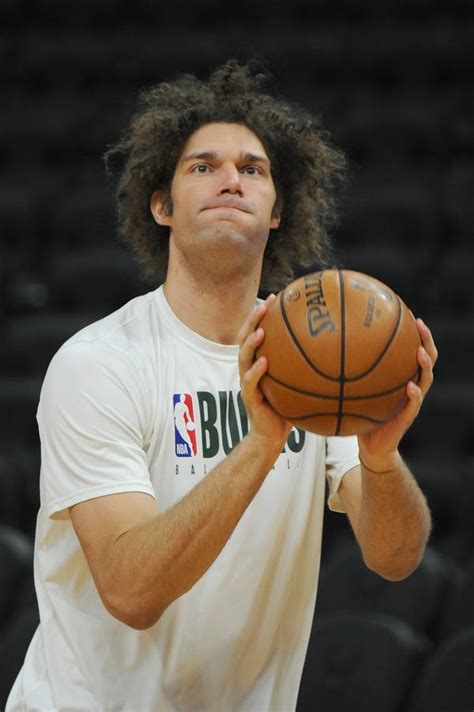 Robin Lopez signing with Milwaukee Bucks, reunites with brother Brook