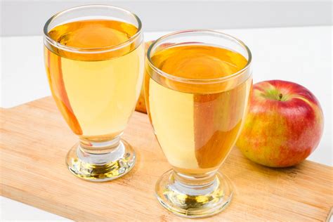 Apfelschorle (German Apple Spritzer) - Recipes From Europe