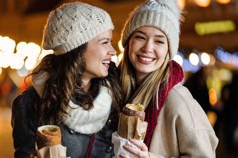 Best Winter, Christmas, Holiday Activities In Astoria, Oregon - Astoria Riverwalk Inn