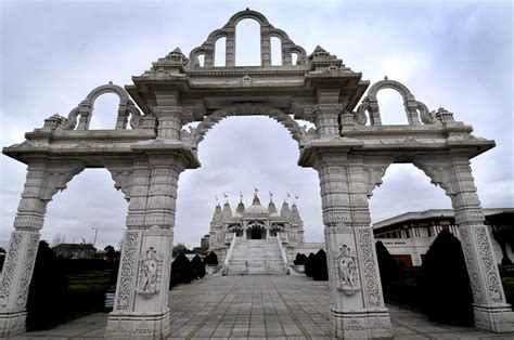 Remarkable photos of Neasden Temple as it celebrates 25 years since ...