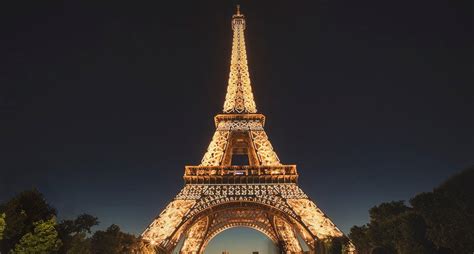 Fotografiar la Torre Eiffel de noche "está prohibido" - National Geographic en Español