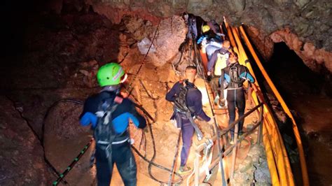 4 rescued from Thai cave in risky operation; 9 remain inside | CTV News