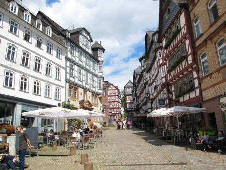 Solve Marburg Old Town-Germany jigsaw puzzle online with 130 pieces