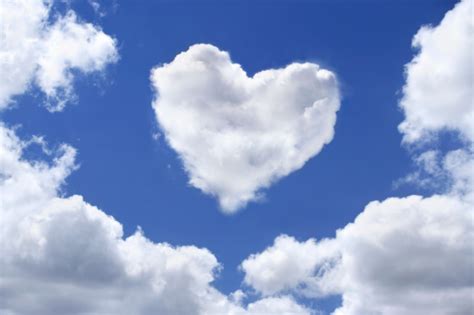 Heart Shaped Cloud Stock Photo - Download Image Now - iStock