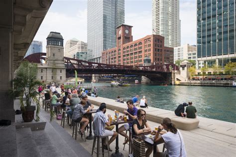 Chicago Riverwalk restaurants and bars | Choose Chicago