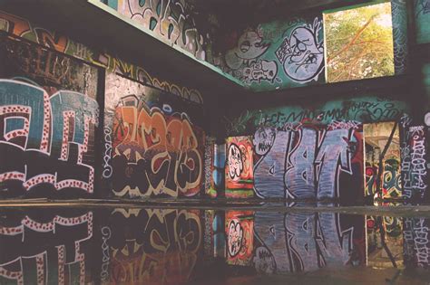 Imagen gratis: Graffiti, interior, texto, arte, pared, signo, colorido, cultura, arquitectura