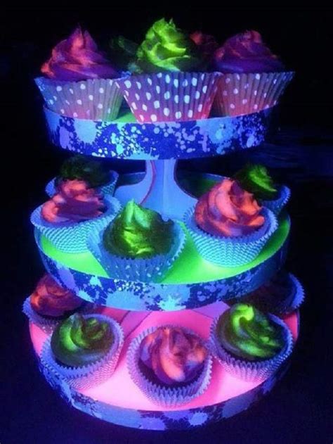 45 Glow In The Dark Party Ideas: Neon Night-glow Party Food & Paint Ideas