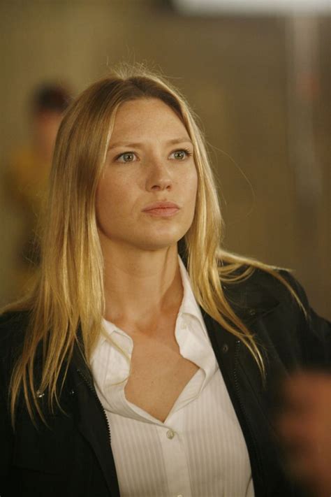 Fringe TV Series Anna Torv 500 Stills Pictures | Anna torv, Fringe tv ...