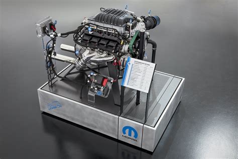 Mopar debuts 1,000-horsepower crate engine at SEMA