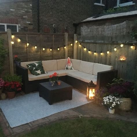 diydiy.info | Corner garden seating, Corner patio ideas, Small garden ...