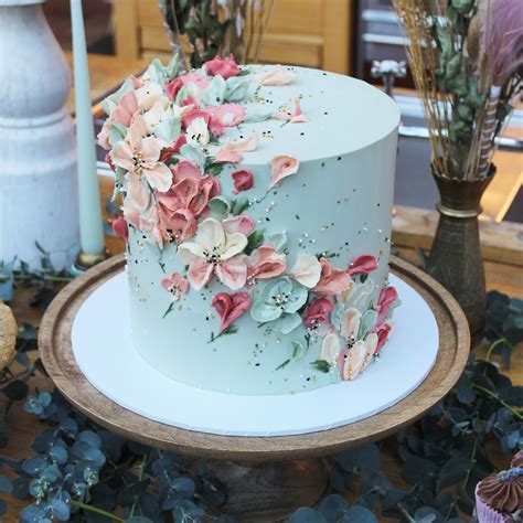 Buttercream flower cake | Beautiful cake designs, Floral cake design, Birthday cake with flowers