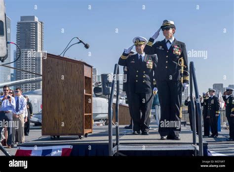 171204-N-NI420-094 USS MIDWAY MUSEUM, Calif. (Dec 01, 2017) CDR ...