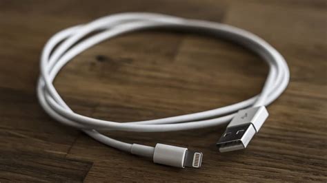 EU might force Apple to abandon the Lightning cable - GadgetMatch