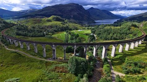 Glenfinnan Viaduct | Gray Line - Harry Potter Location