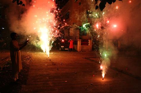 Green crackers answer to Diwali pollution but manufacturing limited