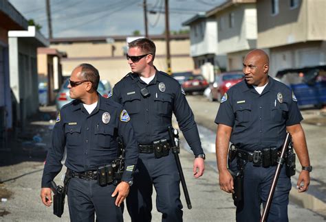 No. 24: HBPD reaches out to build ties with residents of Oak View neighborhood - Behind the Badge