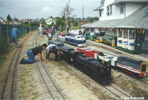 George and Fred inspecting the centipede truck of aNorthern