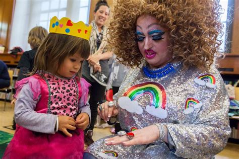 Library brings drag queens, kids together for story hour | The Seattle Times