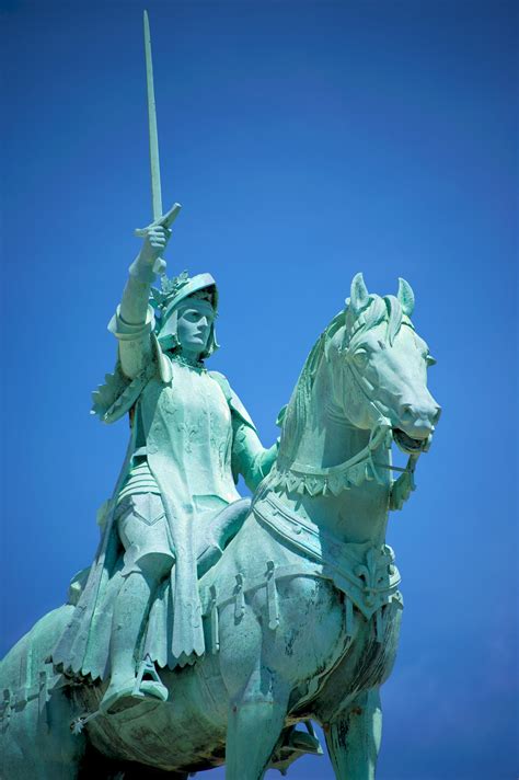 Statue of Jeanne d'Arc in Paris, Basilique du Sacré Cœur de Montmartre. | Joan d arc, Saint joan ...