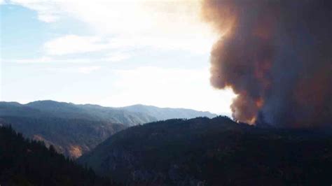 Wildfire outside Yosemite National Park prompts evacuations - ABC7 Los ...