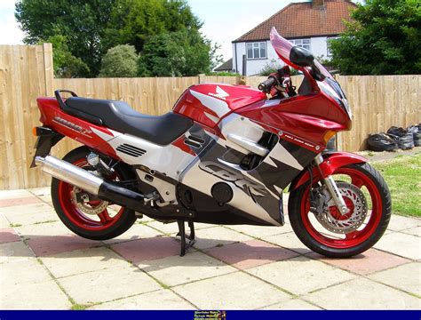 1997 Honda CBR1000F - Moto.ZombDrive.COM