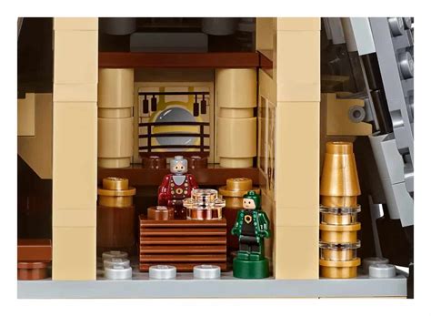 PHOTOS: Huge $400 Hogwarts Castle "Harry Potter" building set revealed by LEGO