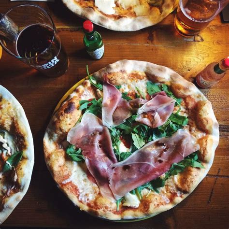 Classic Italian Toppings: Ideas for Homemade Pizza | Pizza toppings ...