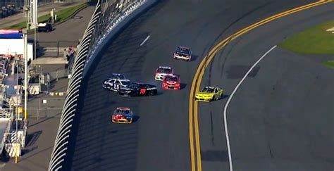 Daytona 500 Practice Starts Off with Five-Car Crash - autoevolution