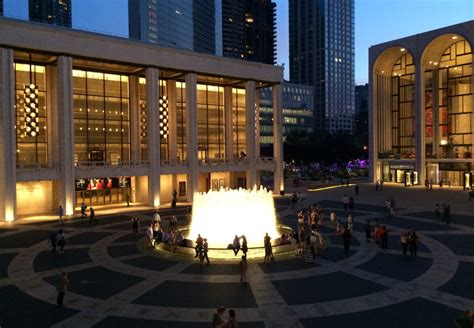 Lincoln Center in New York: Music, Theater, Ballet and Cinema at the Metropolitan Opera