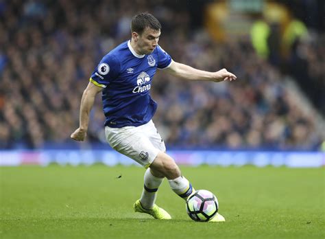 Everton: Seamus Coleman takes important step in his rehab