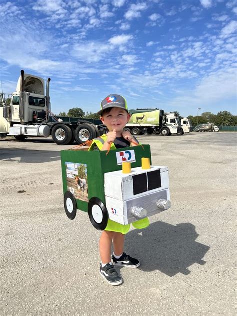 How to Make a Garbage Truck Costume With Recycled Materials | TDS | Diy costumes kids, Diy ...