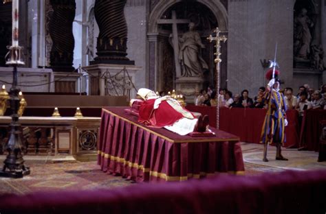 Pope Paul VI's body is shown in the Vatican, August 1978 - Gallery ...