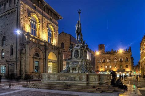 Piazza Maggiore by night, Bologna, Italy | Italia, Foto, Bologna