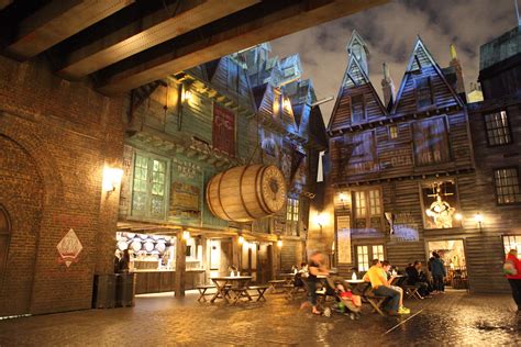 Diagon Alley at Night | Wizarding World of Harry Potter - Di… | Flickr