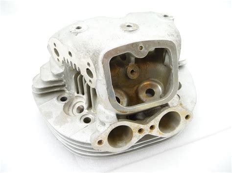 Norton Commando 750 Combat cylinder head (06-4097) | twins - engine parts | obsoletebikeparts.com