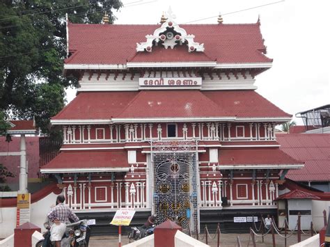 GURUVAYOOR KRISHNA TEMPLE THRISSUR KERALA, GURUVAYUR TEMPLE IN THRISSUR ...