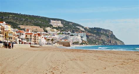 Sesimbra – Travel guide to a fishing village with paradise beaches