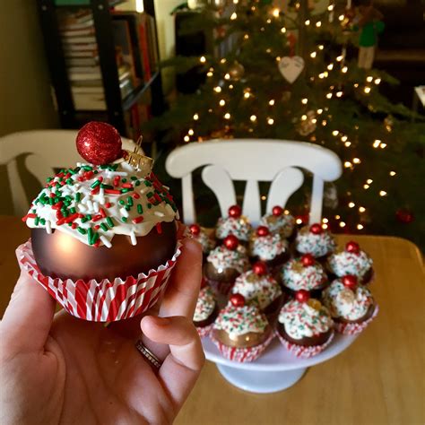 DIY Cupcake Christmas Ornaments 😍 | Diy cupcakes, Christmas ornaments, Christmas