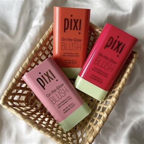 PIXI ON-THE-GLOW BLUSH STICK – Clari