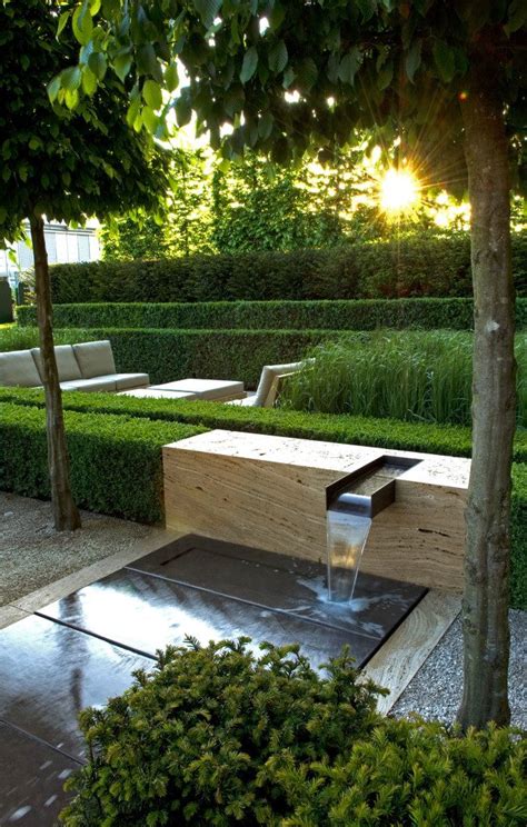 10 Incredible Water Features to Adorn Your Garden - Top Dreamer