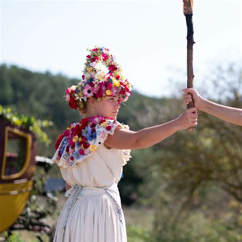 Midsommar / Weltkino Filmverleih Midsommar / The filmmaker fidgets with that peculiar ...