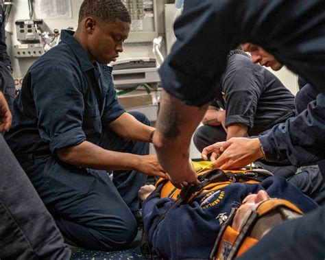 DVIDS - Images - Stretcher Bearer Training aboard USS Ashland [Image 4 ...