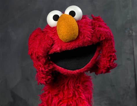 Elmo se vacuna contra el COVID-19 - Los Angeles Times