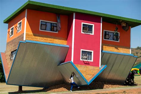 South Africa's 'upside down' house attracts tourists