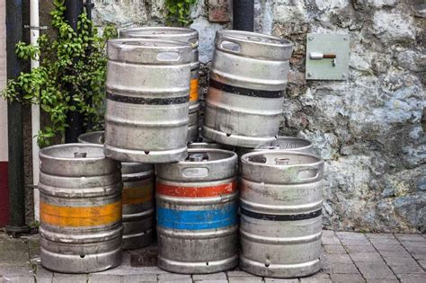 How Many Beers In A Keg? (With Basic Computation)