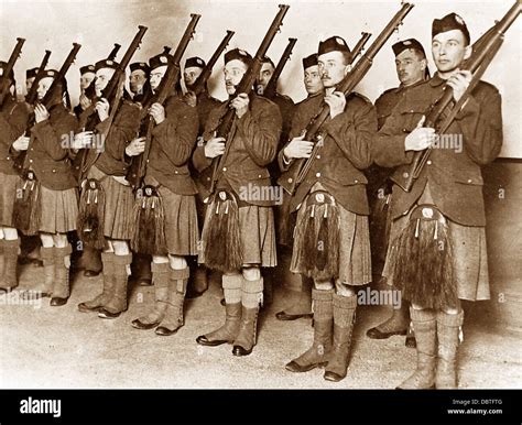 Soldiers of the London Scottish Regiment during WW1 Stock Photo - Alamy