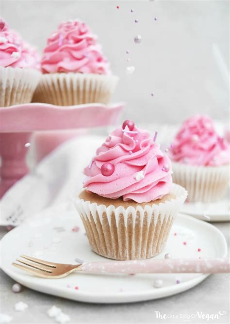 Birthday cake cupcakes recipe | The Little Blog Of Vegan