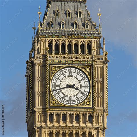 Foto de detailed close up of the clock at Elizabeth Tower, also known as Big Ben or Clock tower ...